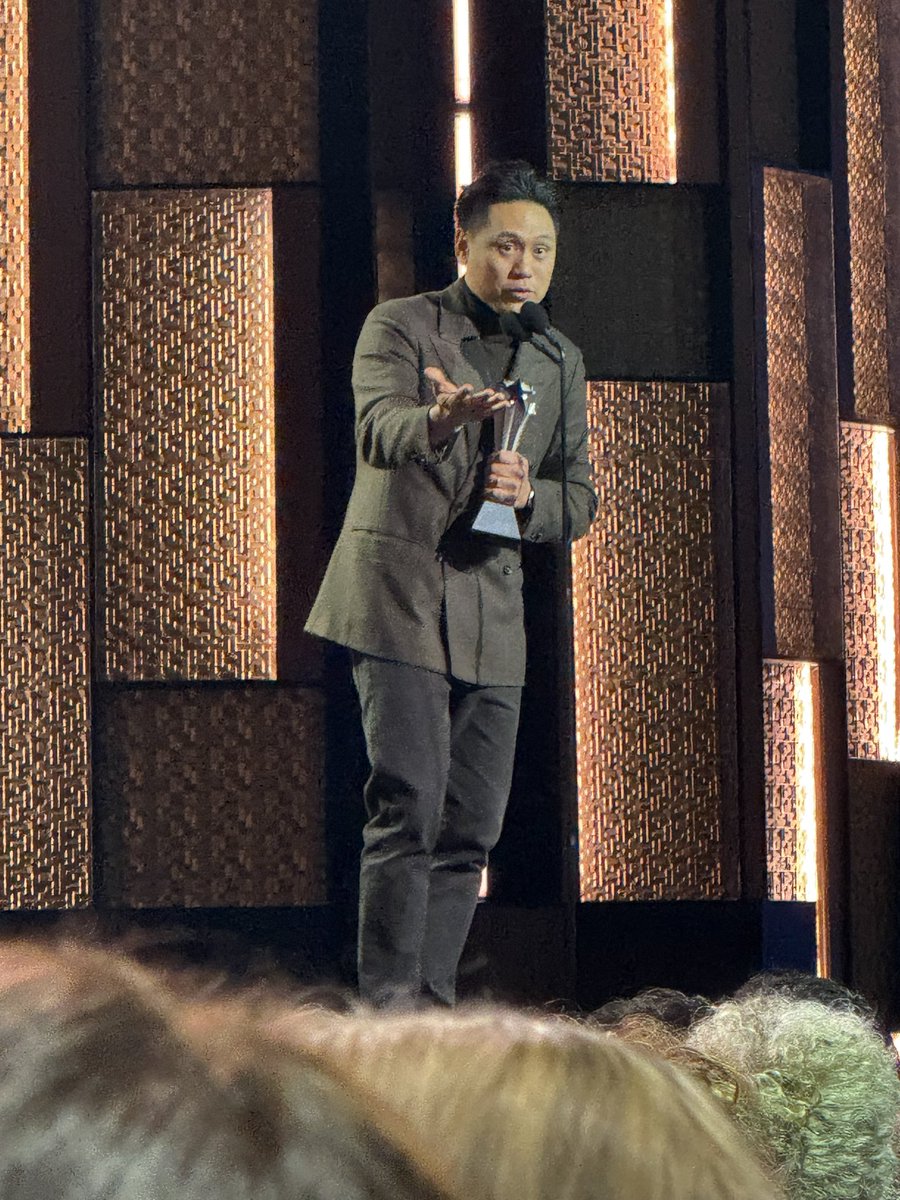 NextBestPicture's tweet photo. Jon M. Chu wins Best Director at the #CriticsChoiceAwards in what is one of the most shocking upsets I’ve ever seen from this organization. He did not receive the Oscar nomination for Best Director. Wow!!! #Wicked #CCA https://t.co/F1yw8b3Kt0