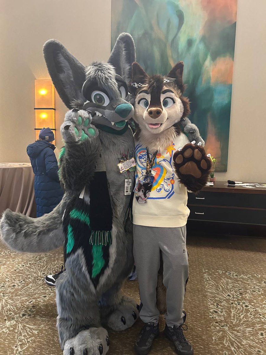 AmarokHusky's tweet photo. Found the cute @GoodGnar at #ANE2025 🤗💚
Have a nice #FursuitFriday everyone!!
Week-end is here! 🥂 https://t.co/afuvazh9sK