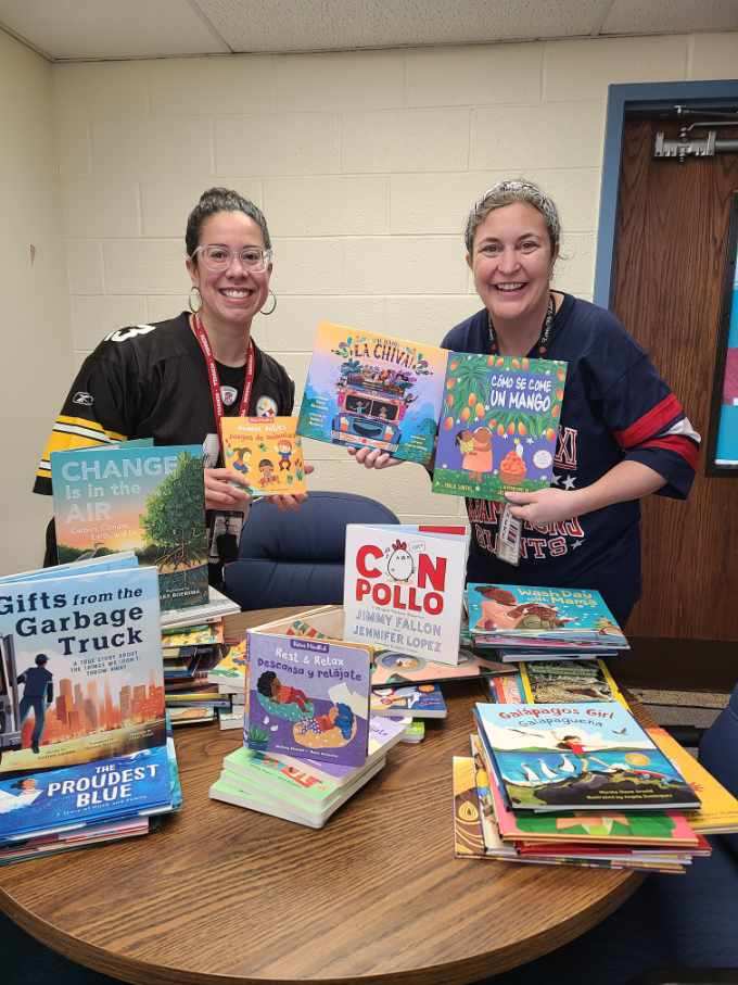 MrsAkauola's tweet photo. Unboxing our @FirstBook &amp; @pizzahut  Book Wish delivery🤩 This generous grant has expanded upon &amp; supported @MissBrooten  &amp; @litcoachmusings literacy initiatives @BedwellSchool Thank you!! 🫶🏽🙌🏽 https://t.co/SRbnH9tt9n