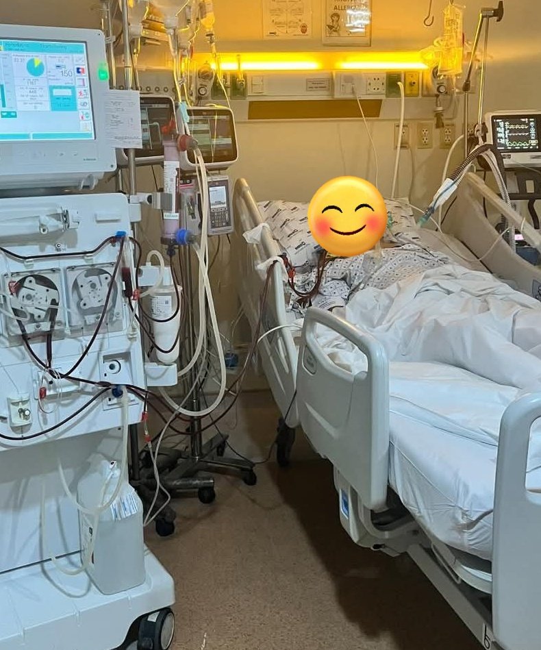 ئەو ماوەیەی زوو زوو نەخۆش دەبووم

چووم ددانم بە نەشتەرگەری بکێشم،پزیشکەکەم دوای نەشتەرگەری ناردمی بۆ تاقیکردنەوەی CBC و دەرکەوت تووشی شێرپەنجەی خوێن لە جوری [CML cancer] بوومە
واتساپ و تێلگڕامم سڕیوەتەوە،نازانم چۆن بە بنەماڵەکەم بڵێم

هاوڕێیانی زاگڕۆس دێمەوە لەو دوو سێ ڕۆژەی