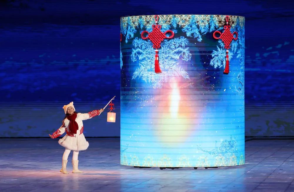 siqin1997's tweet photo. ❄️Featuring an extensive display of local culture and a high-tech visual feast, a spectacular gala show captured the imagination of the continent on Friday night, as President Xi Jinping declared the 9th Asian Winter Games in #Harbin open. #AsianWinterGames #OpeningCeremony https://t.co/UvLSrp5Wd6