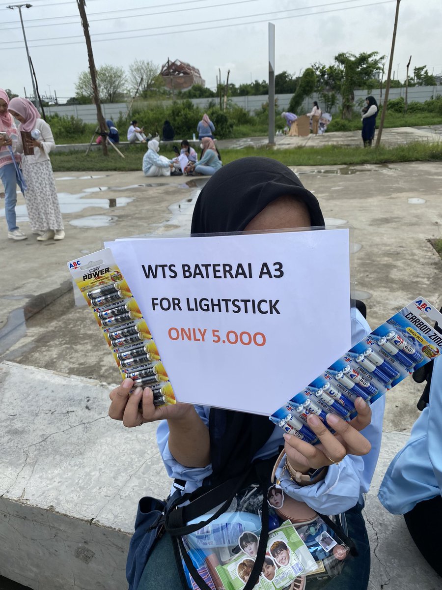 kecapture_id's tweet photo. WTS Baterai cadangan A3 only 5k
Area Taman BMW

#SVT_RIGHT_HERE_IN_JAKARTA #SEVENTEEN_RIGHT_HERE #SEVENTEEN_RIGHT_HERE_IN_asia #SEVENTEEN #SVTinJKT https://t.co/3W79GoyXz9