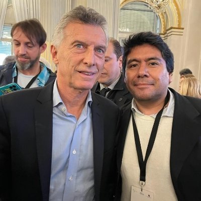 zenozain_carlos's tweet photo. El mejor presidente cumple 66 años... como dice la canción 
Llevas la luz de mi bandera
Y el don de la sinceridad 🎵
Confío más en vos que en todo
Lo que pueda imaginar 🎶

#FelizCumpleMauricio https://t.co/2HYARggCSH