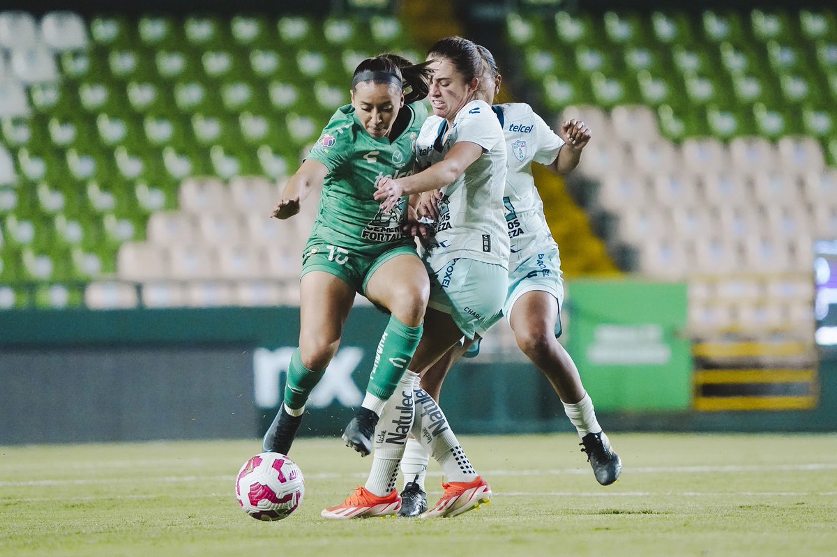 TuzosFemenil's tweet photo. 💥 | ¡DALE TUZAS! ¡FÉRREAS!
#VamosLasTuzas🤍💙 | #LeoPAC https://t.co/f6TvPTIqv6