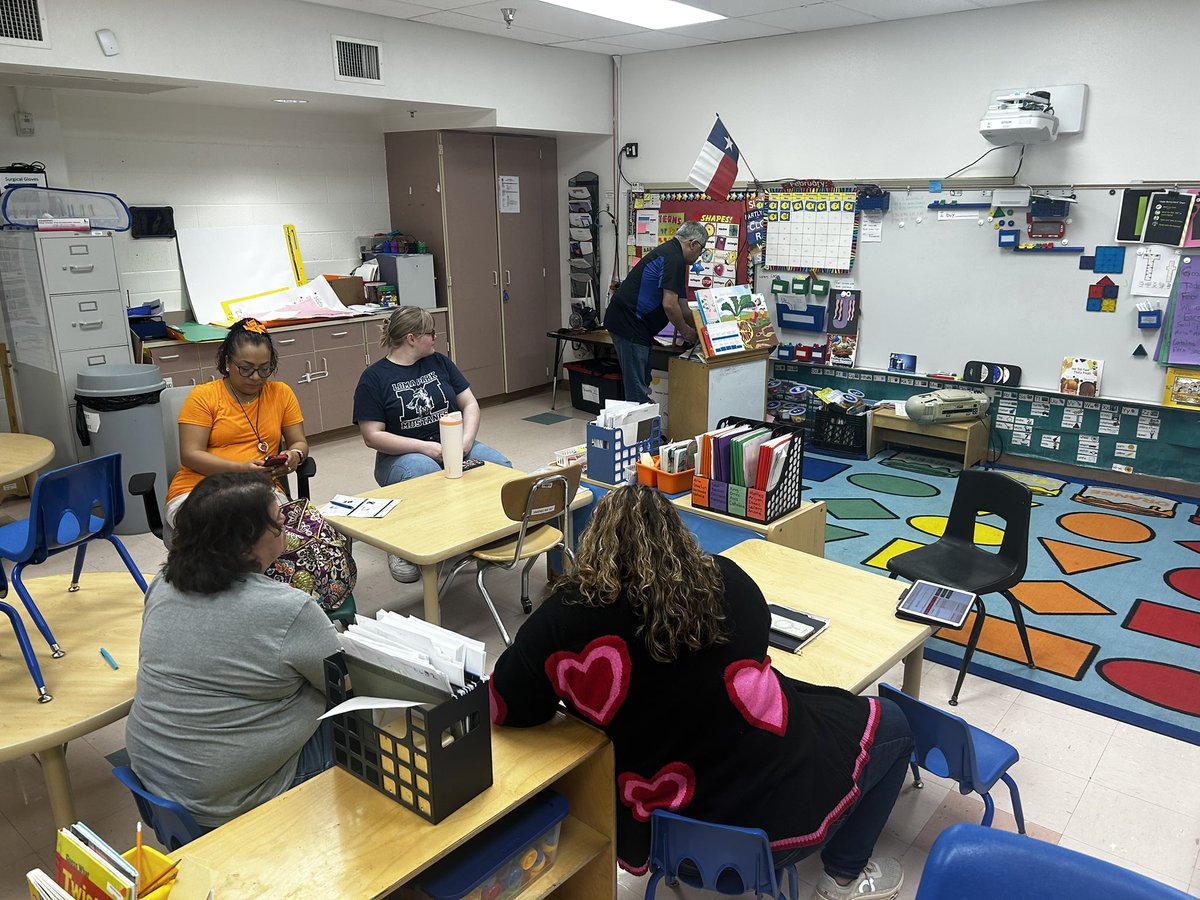 NancyHe23966577's tweet photo. Prepping for Live Learning @STAFFORD_ECC @EISDofSA https://t.co/l2wF0vYEvT