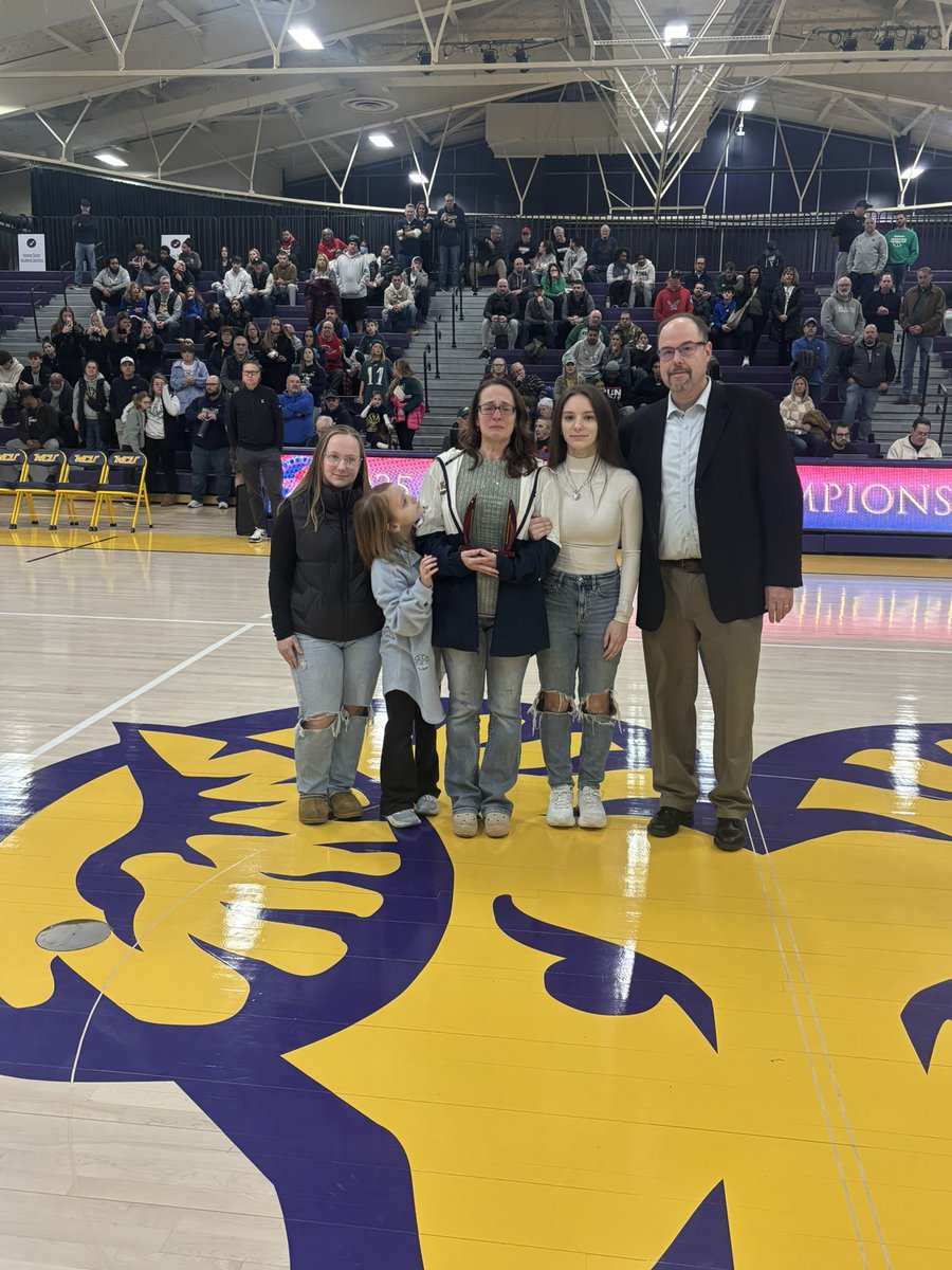 Great turnout from the SV community tonight to see the Hall of Fame Induction ceremony for Tommy Ellis. Tommy becomes the first Vanguard inducted into the Chesmont Hall of Fame. His wife, Steph, and his daughters are pictured here accepting this well deserved honor in his memory!