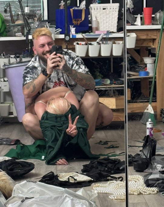 I know what it looks like but I got stuck in the dress I'm making and we collapsed trying to get it over<a href="/tag/squirrelgirl"class="tags"><span>#squirrelgirl</span></a><a href="/tag/marvelrivals"class="tags"><span>#marvelrivals</span></a>