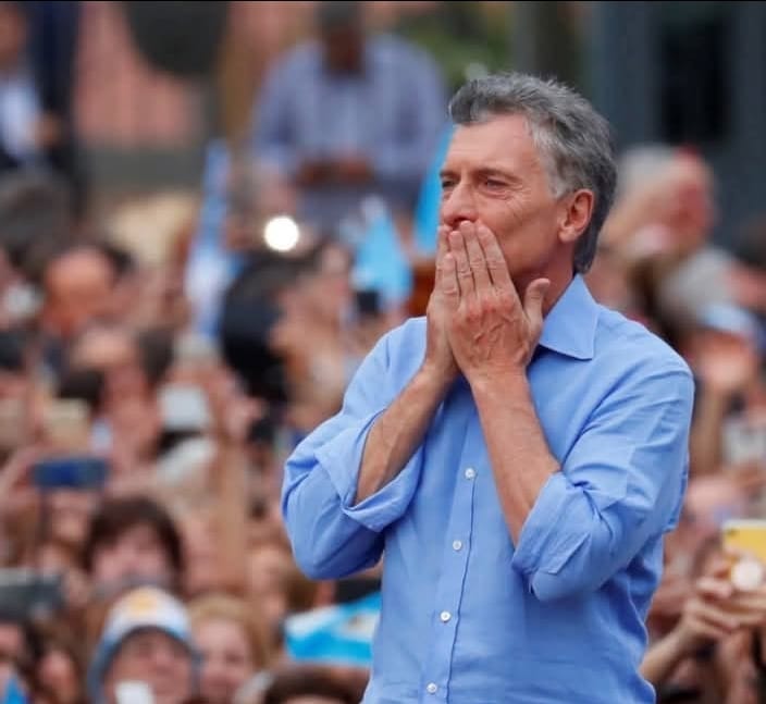 marisaherr41's tweet photo. #FelizCumpleMauricio te deseo la mayor felicidad del mundo mi querido presidente @mauriciomacri 😍🎂🎁 faltan 8 minutos para el 8/2. 🎉🎊 https://t.co/NTof8j01fL