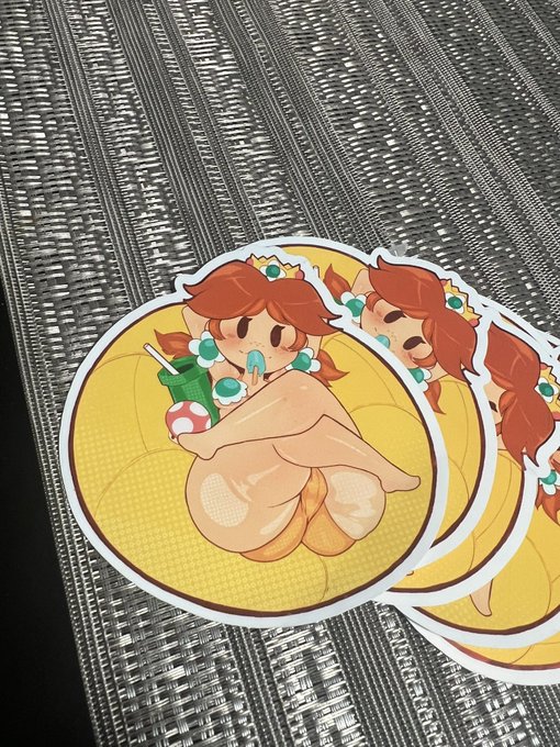 Watch Lewnoli 🔞 (COMMS OPEN 🙏)'s leaked NSFW photo on TwXstars