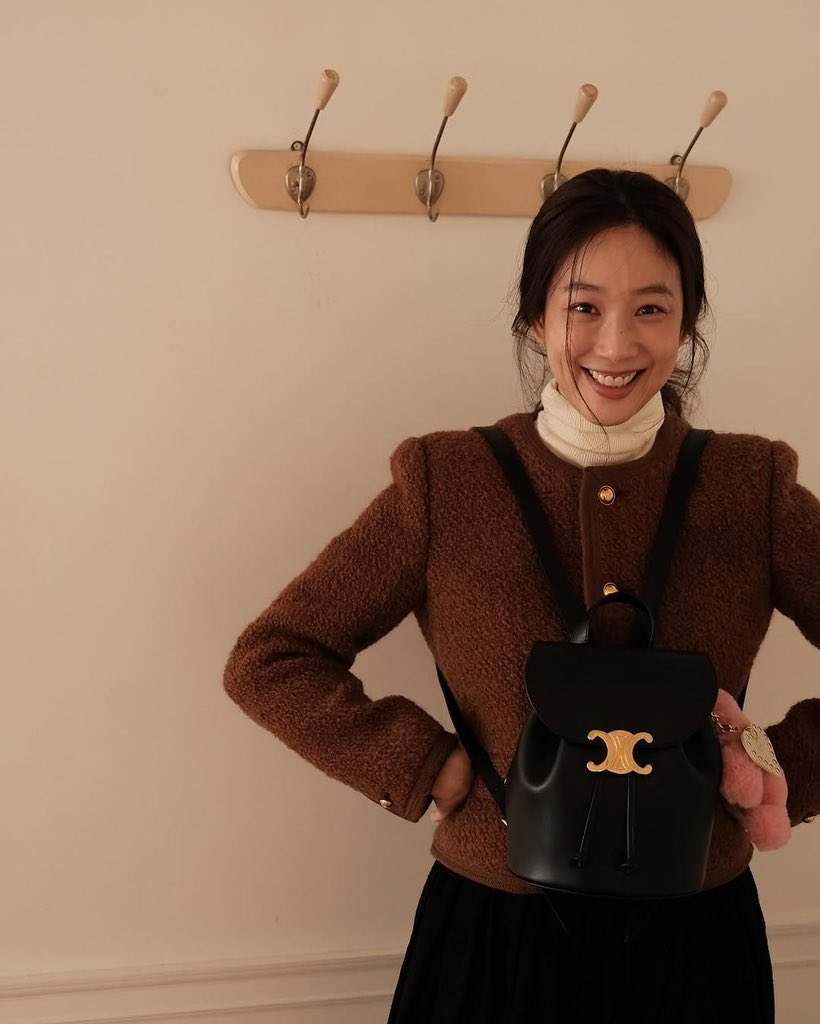 얘들아 영하 13도를 영상 13도로 만들어버리는 이 여자 뭐냐 지구는 정신차리고 온도 좀 높히길