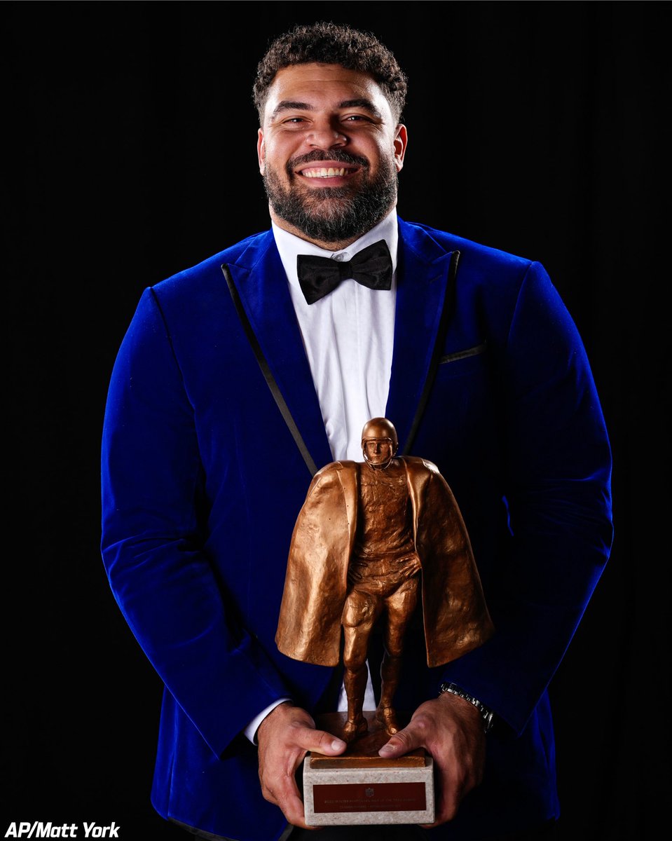 steelers's tweet image. One year ago today, @CamHeyward was named the #WPMOY 🙌