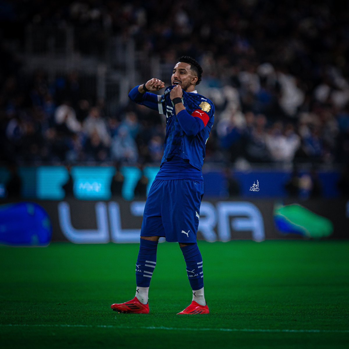 سالم الدوسري نجم من ذهب داخل وخارج الملعب <a href="/salem_d29/">سالم الدوسري</a>