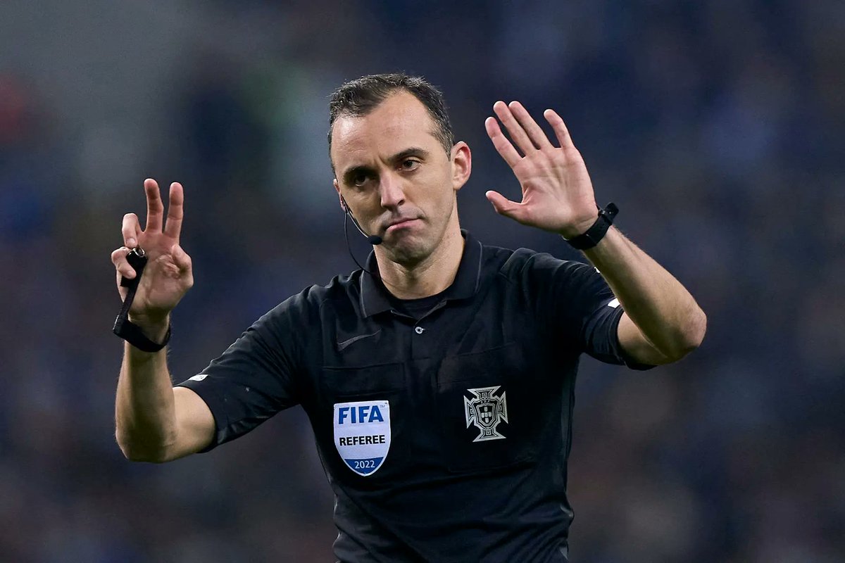 Historicamente, o Sporting venceu menos de metade dos jogos arbitrado por João Pinheiro. 48%. 

Benfica c. 75%, Porto c. 72%, Braga c. 60%.

Mais, o clássico Sporting x Porto, já foi apitado 9 vezes (?!?) por João Pinheiro. 1 vitória leonina.

Um artista.