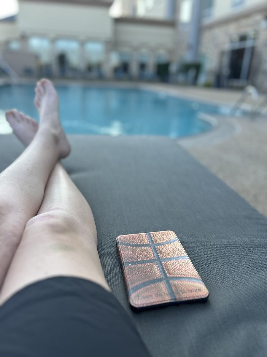 carolynmbinder's tweet photo. Greetings from San Marcos Texas! #WorkHardPlayHarder #BroadcastLife #HelloMrSun #BroncosReign 🏀☀️🐴🤗🎙️ @WMU_WBB https://t.co/PAVN1q8dfR