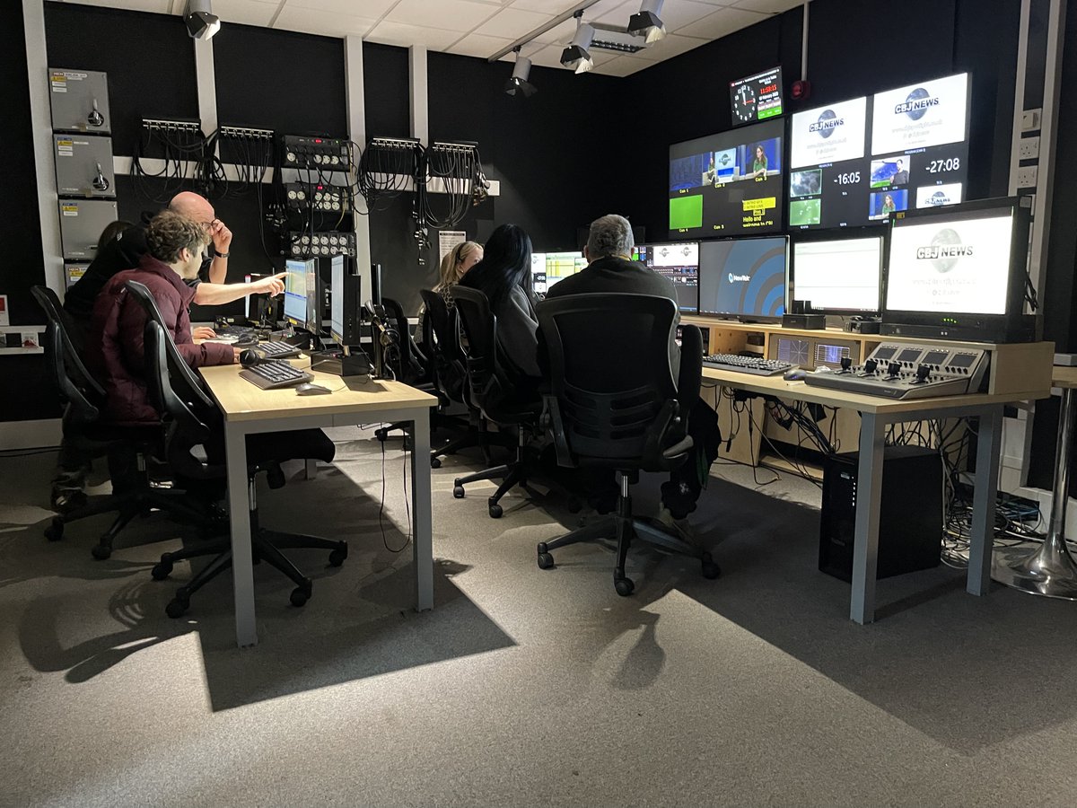 A brilliant day back in the Centre for Broadcasting &amp; Journalism as Guest Editor. 

Returning to Nottingham Trent Uni is always a pleasure.

<a href="/NTUAlumni/">NTU Alumni</a> <a href="/NottmTrentUni/">Nottingham Trent University</a>