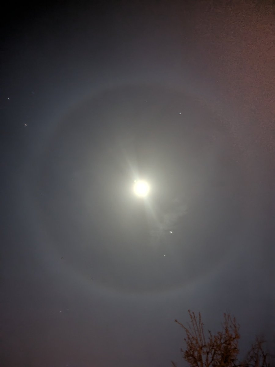 Moon halo over #Rauenberg, Germany. #Space #astronomy #moon #atmosphere