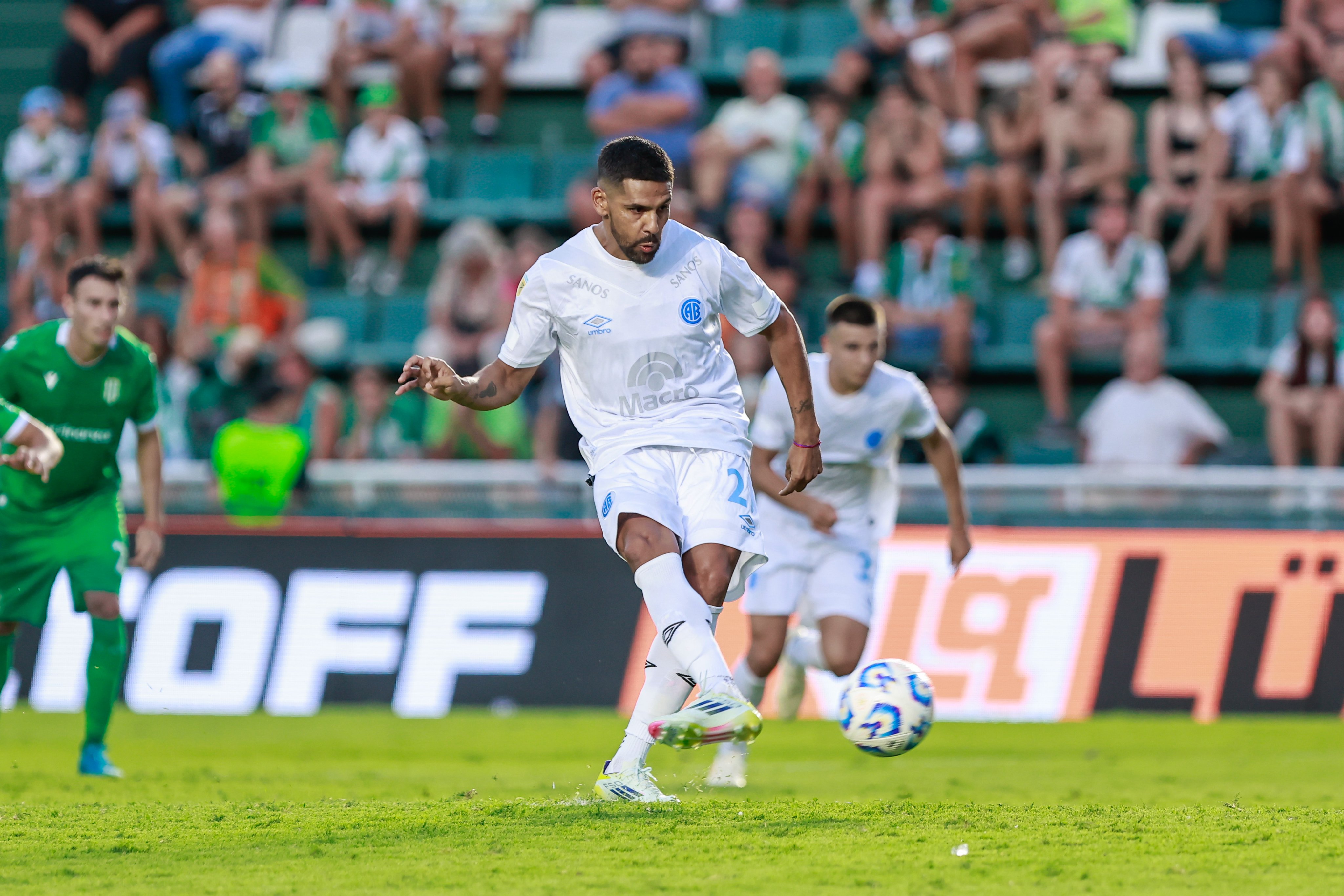 Belgrano quiere ganar con el "Beto" mientras espera al "Ruso": hora, TV y formaciones | Canal Showsport