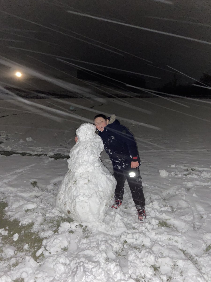 FarrRhys's tweet photo. Fun in the snow 💙 https://t.co/6DJWoA549D