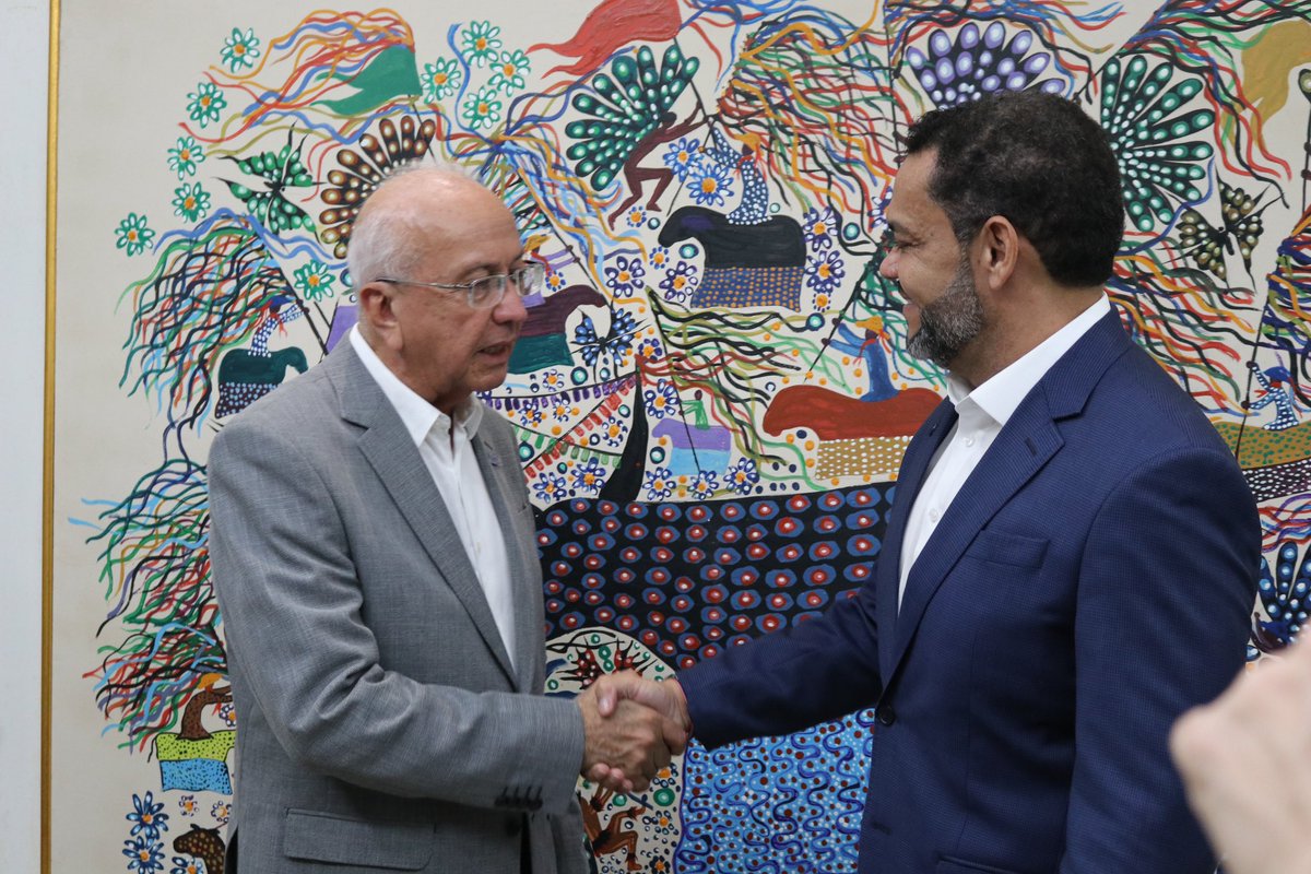 O comércio é a espinha dorsal da nossa economia. Discutimos com a Fecomércio-AM como unir forças para apoiar empreendedores e gerar oportunidades em todo o Amazonas. R.