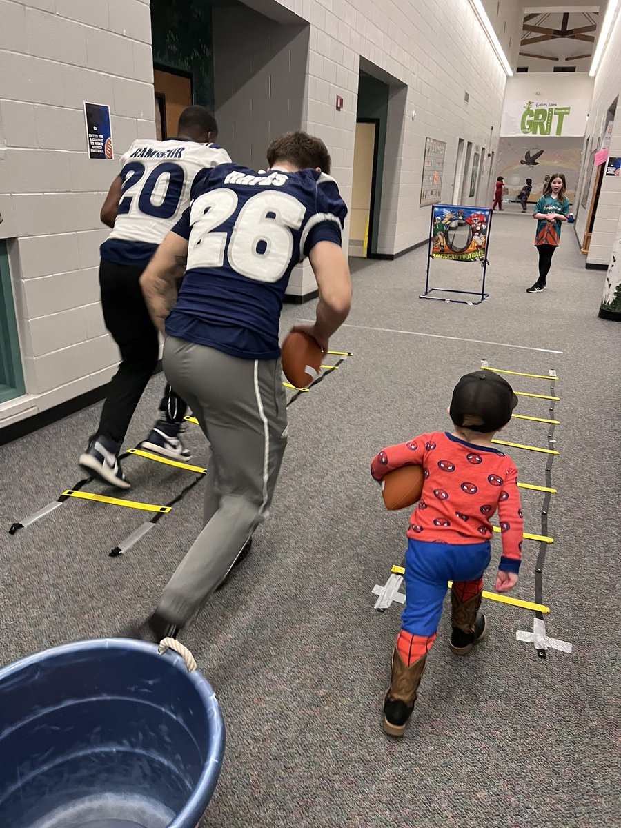 gipe_brian's tweet photo. Want to send out a huge thank you to @NevadaFootball for sending Ashton and Caleb out to Alice Taylor Elementary school to participate in 3rd and 4th grade bingo night. It was a huge success! They are 2 outstanding young men that our community should be proud of! Thanks https://t.co/kEhropqU2x
