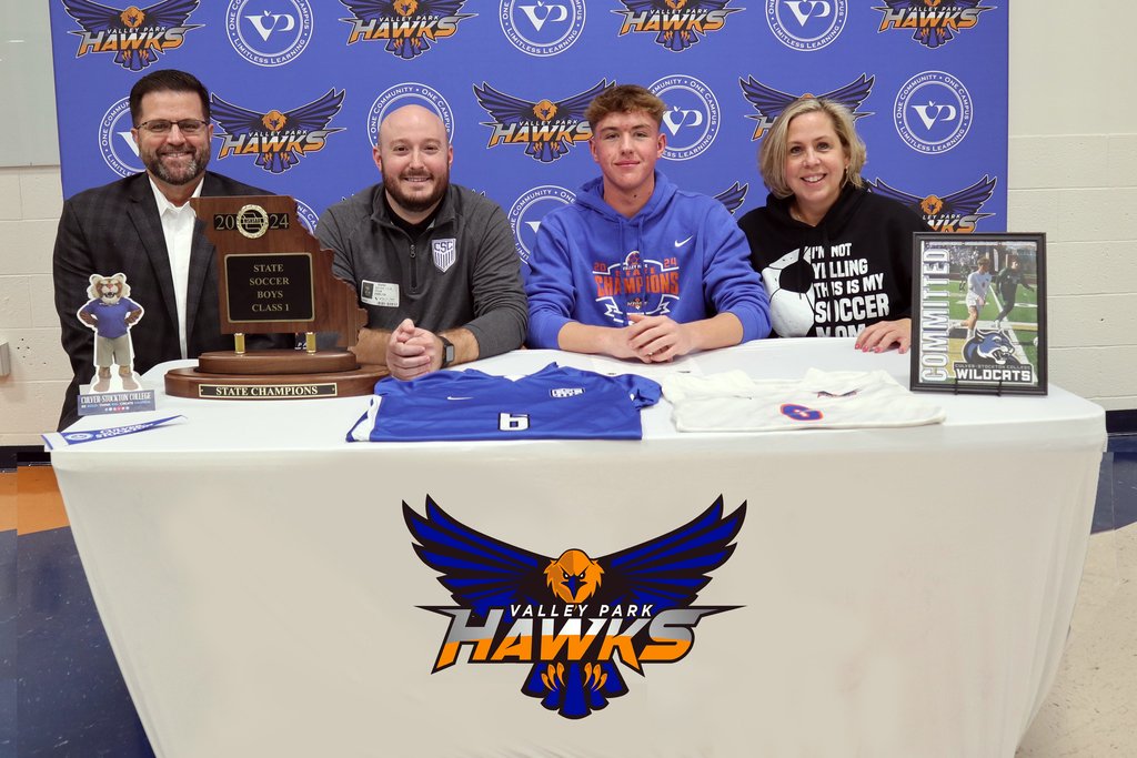 ValleyParkSD's tweet photo. 🎉⚽ Congrats to Joe Buckman on signing with Culver-Stockton College to continue his soccer career! Wishing him success at the next level! 💙🔥 #VPPride https://t.co/SOjqopNjRb