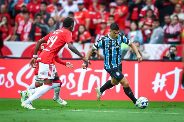 HashtagLos's tweet photo. quando o Grêmio ganhar amanhã, eu vou dar R$142 para duas pessoas

like, comente ou RT
VAMO GRÊMIO 

#GREnal444 https://t.co/p6vZEkjwS8