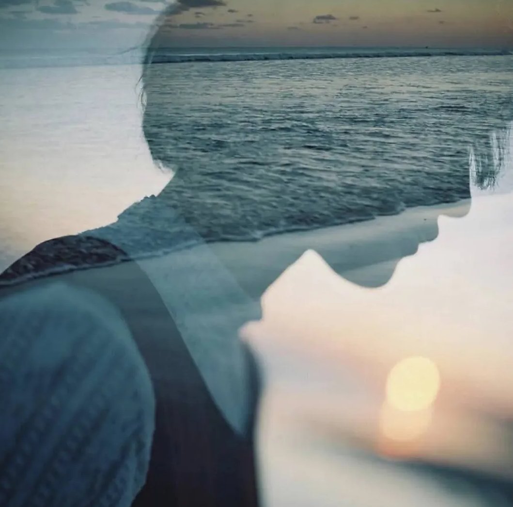 #背負ってる人は強い

自分のために生きている人よりも
何かを背負って生きている人の方が強い

配偶者を背負っている
家族を背負っている
職場の仲間を背負っている

背負っている人は
背負ってる人の思いの強さだけ
強くなれるのか

いくら想いが強くても
そんな中に私は ──
入ることなかなわない