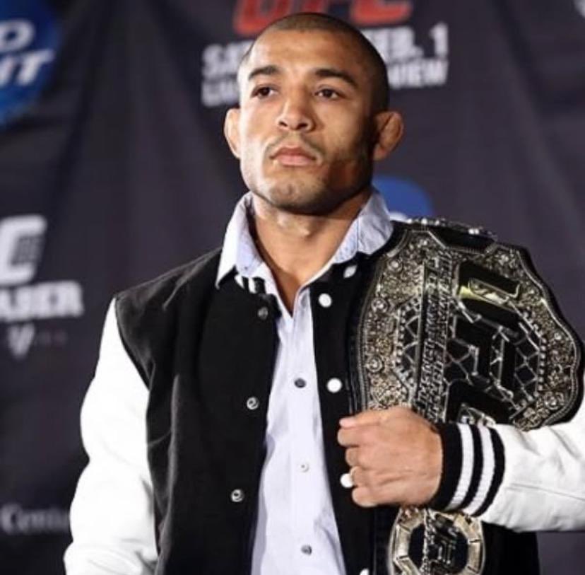 91titan's tweet photo. やっぱり昔のUFCのベルトの方が好き https://t.co/OE2dCBwhxR