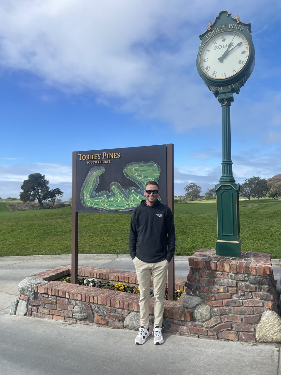 c_roberts11's tweet image. With the little sister living in San Diego, I took a small break from the trade show yesterday and had her show me around! Made a pit stop at Torrey Pines to check it out and get some swag! Can’t wait to get out there later this year and play it!