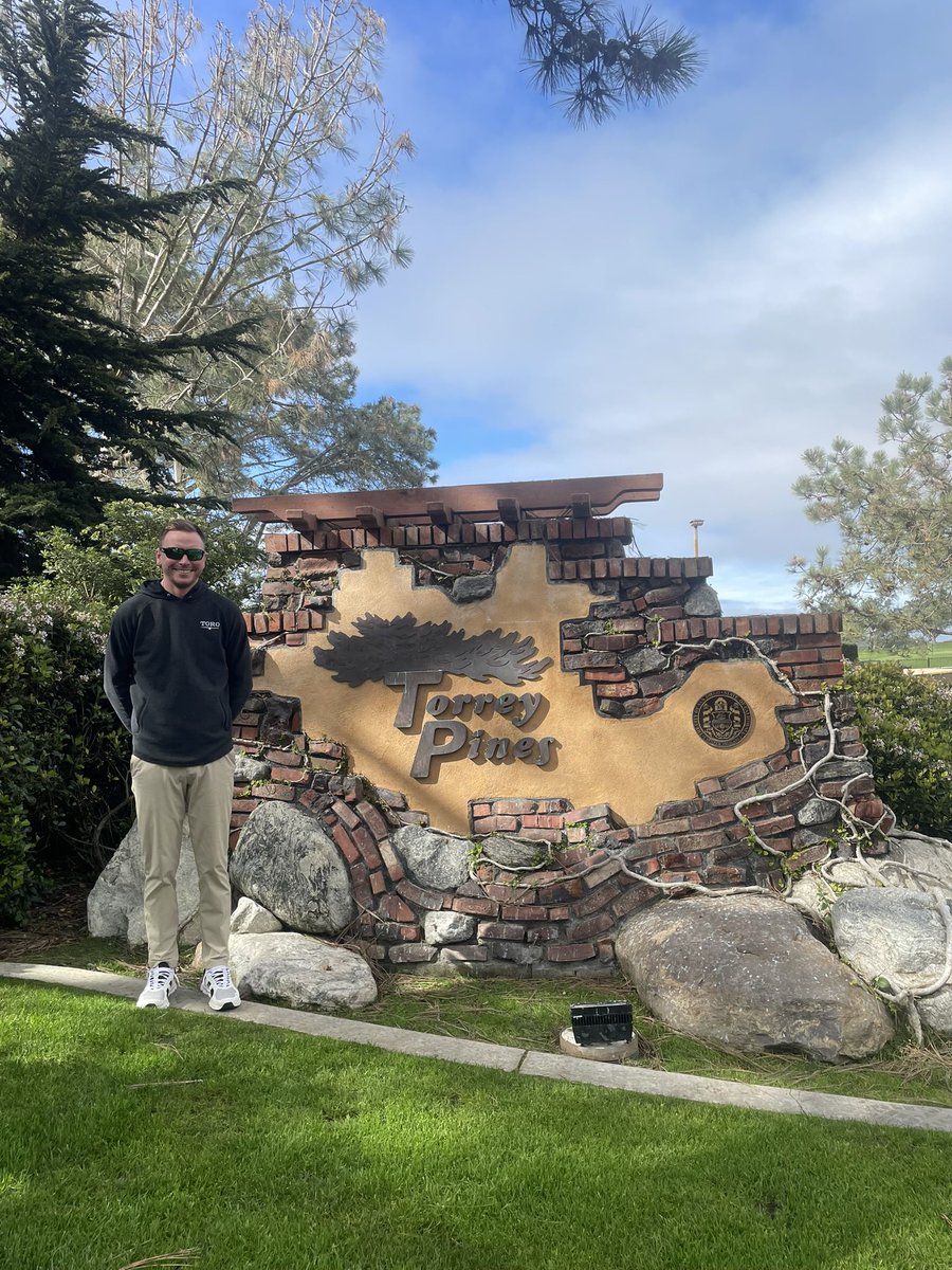 c_roberts11's tweet image. With the little sister living in San Diego, I took a small break from the trade show yesterday and had her show me around! Made a pit stop at Torrey Pines to check it out and get some swag! Can’t wait to get out there later this year and play it!