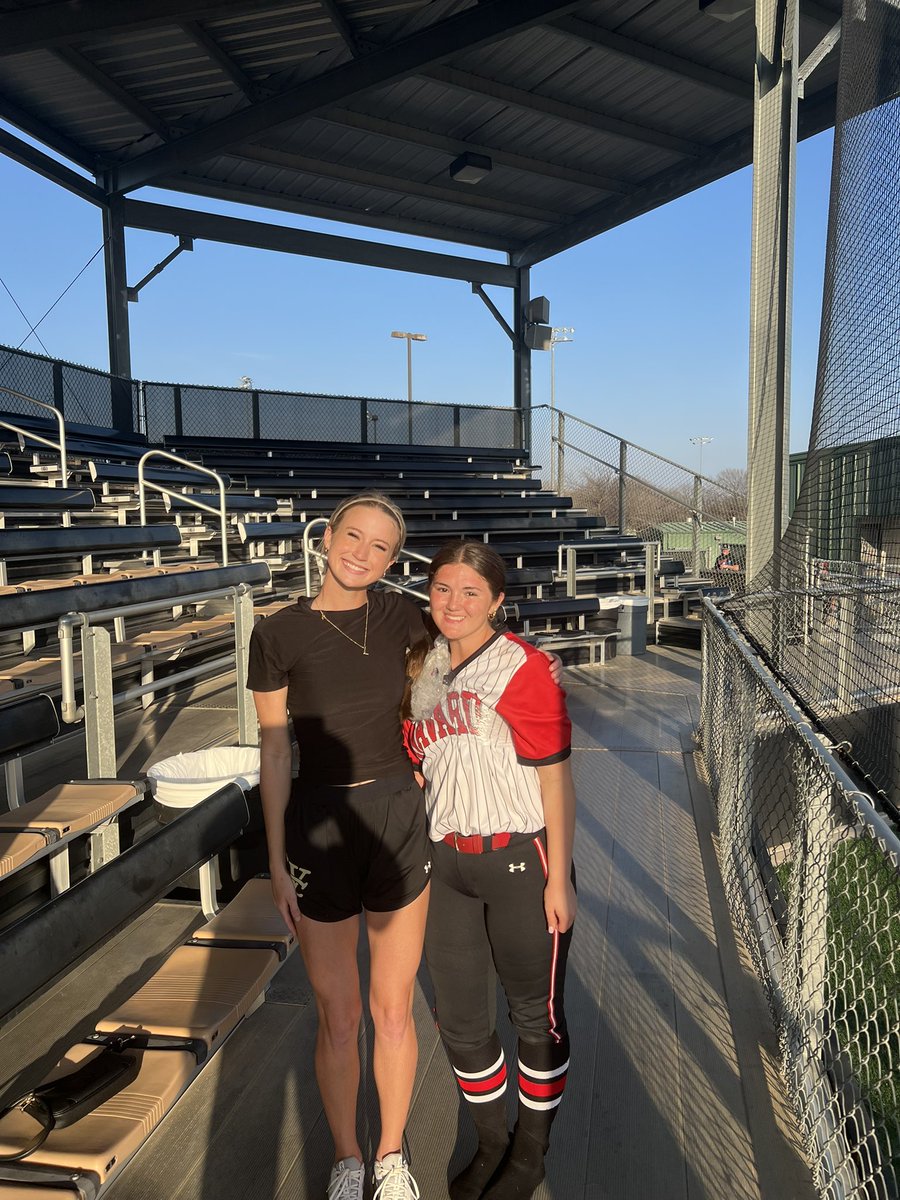 Great to see Glory Adkins 18U National alums <a href="/bayleedawn_/">bay</a> <a href="/lindseyroliver/">Lindsey Oliver</a> square off today in W’Ford. Baylee with the shutout!!  Great things ahead for both this season and beyond!
<a href="/CoyotesDen/">Weatherford College Softball</a> <a href="/NCDAWGSSoftball/">NC Softball</a> <a href="/texasgloryadkin/">Glory Adkins Softball</a>