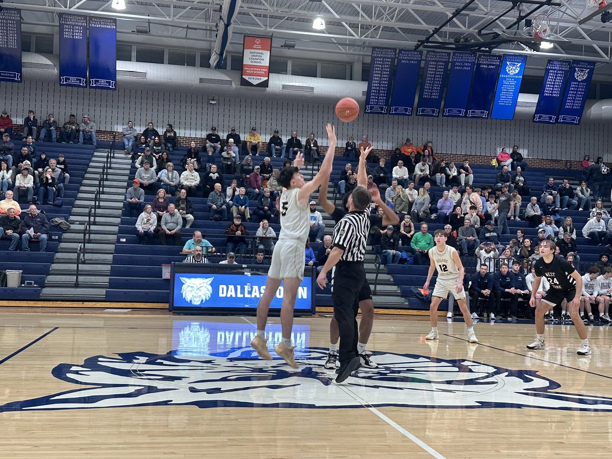 West York vs. Delone Catholic.  The start of the YAIAA County Tournament!💙🤍🏀🖤💛🏀