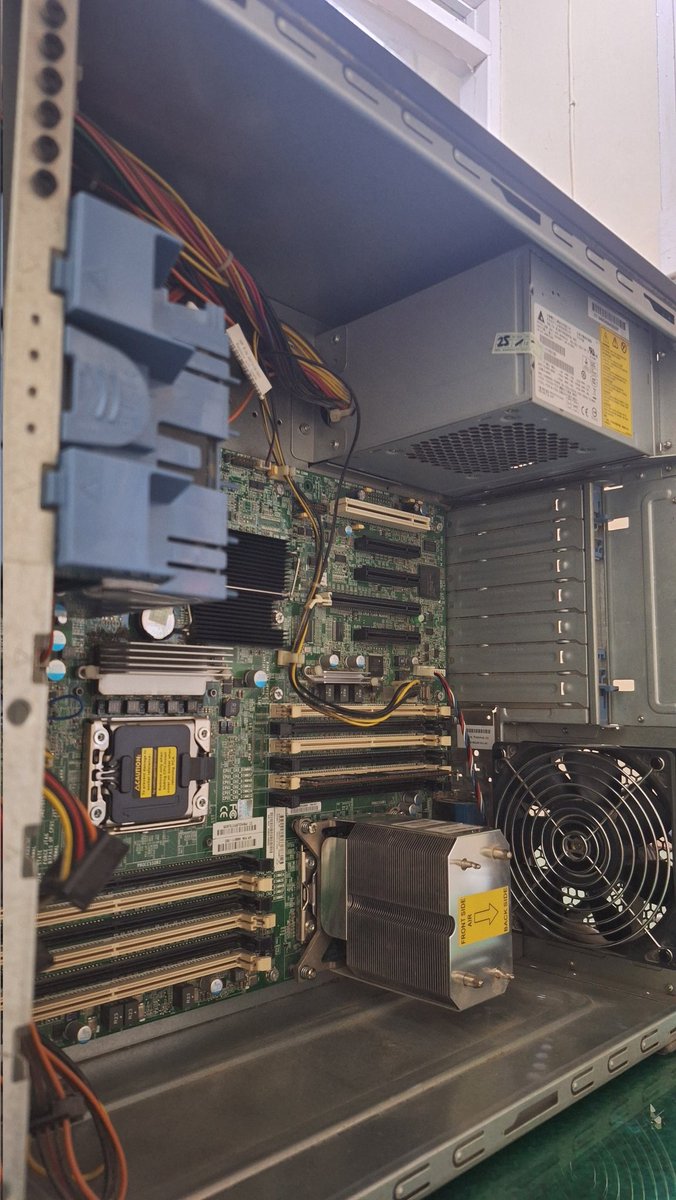 ayongoding's tweet image. Server lama yang udah nggak dipakai ternyata masih bisa nyala dan berfungsi dengan baik.
Intel Xeon Dual-Core Processors dengan RAM 4GB cukup untuk menjalankan Aplikasi Report dibangun dengan Laravel.
Debian atau Ubuntu Server?
Mana yang lebih baik?

#ServerProject #ServerLama