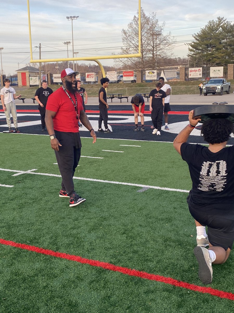 Lamar Martin (strength &amp; conditioning coach) out here working these kids. Nitro was a great team last year, striving to become even better this year!
Workout schedule and regimen is ON POINT. Highly impressed, after just one week of workouts!
WELCOME BACK IN A BIG WAY!

#NewNitro