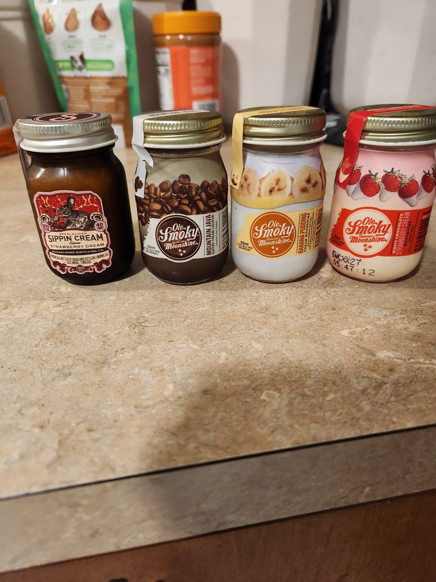 Momma_JJ's tweet photo. Been one of those weeks! Got these cute little moonshines.. help me decide which one to have! From left to right
Strawberry cream
Mountain Java
Banana pudding
White chocolate
#longweek #needadrink
#OPLive #OPNation #OnPatrolLive https://t.co/1x1IxgQbsn