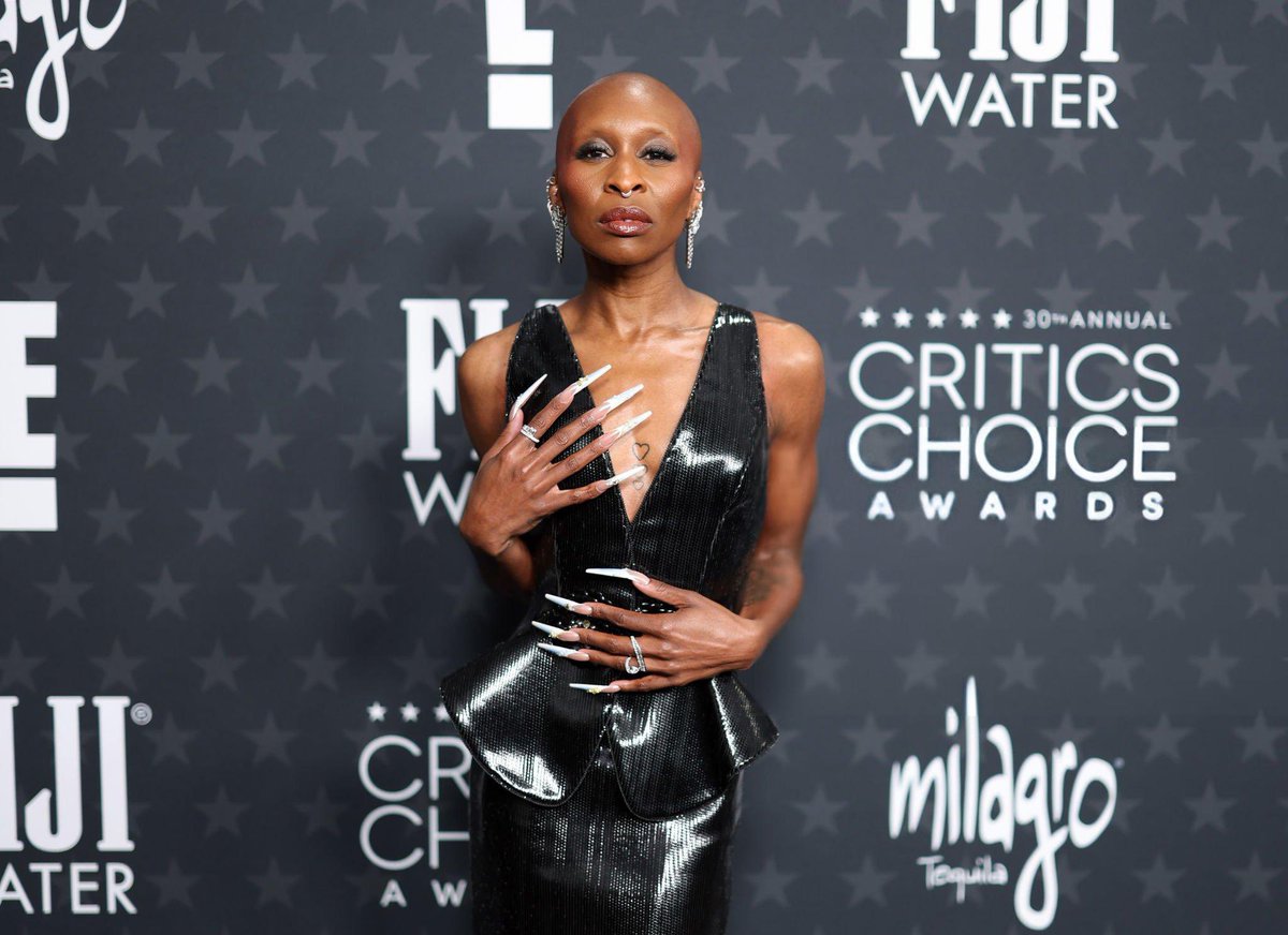 fashion7thave's tweet photo. Cynthia Erivo & Ariana Grande ๐ค๐ #redcapet looks #CriticsChoiceAwards #Wicked https://t.co/vnYQ0l5CmP