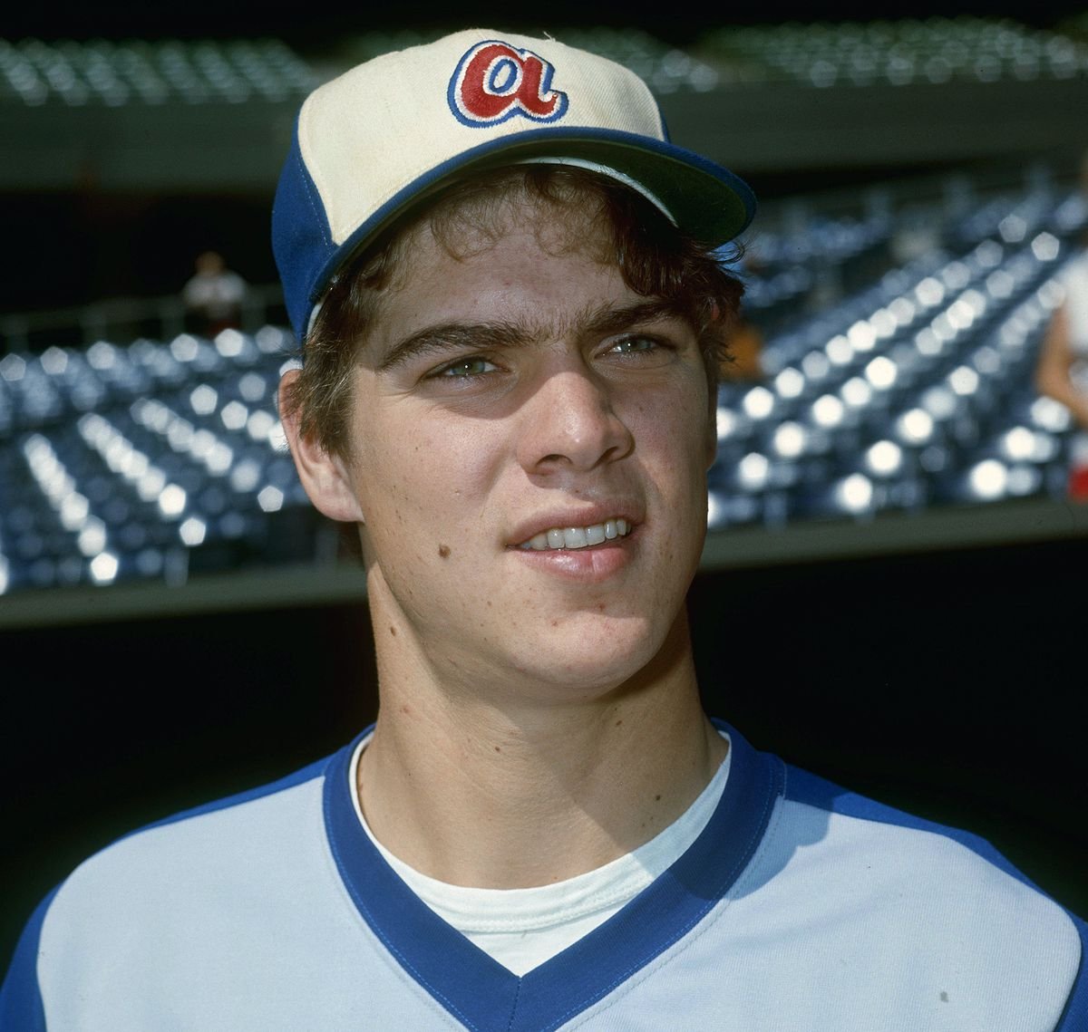 Dale Murphy, from 1982 to 1985...
1982: 162 games, 36 homers 
1983: 162 games, 36 homers 
1984: 162 games, 36 homers 
1985: 162 games, 37 homers