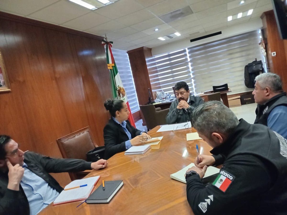 Probosque_'s tweet photo. Para fortalecer las acciones de prevención y combate en la temporada de #IncendiosForestales 2025 personal de #Probosque se reunió con autoridades municipales de #Texcoco, para conjuntar y coordinar estrategias a fin de proteger y preservar las #ZonasForestales. 
#ElPoderDeServir https://t.co/ij6rourJn9