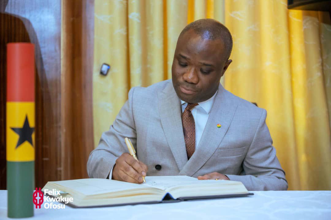 FelixKwakyeOfo1's tweet photo. Sworn in. https://t.co/RY2bHsm8BN