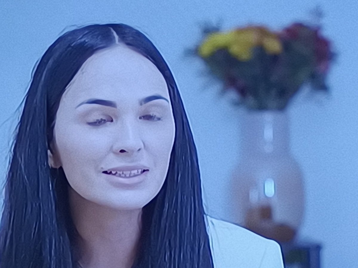 Esta chica quien es?  Otra más que se apunta al carro para sacarse un dinerito hablando de una persona famosa.
#DeViernes