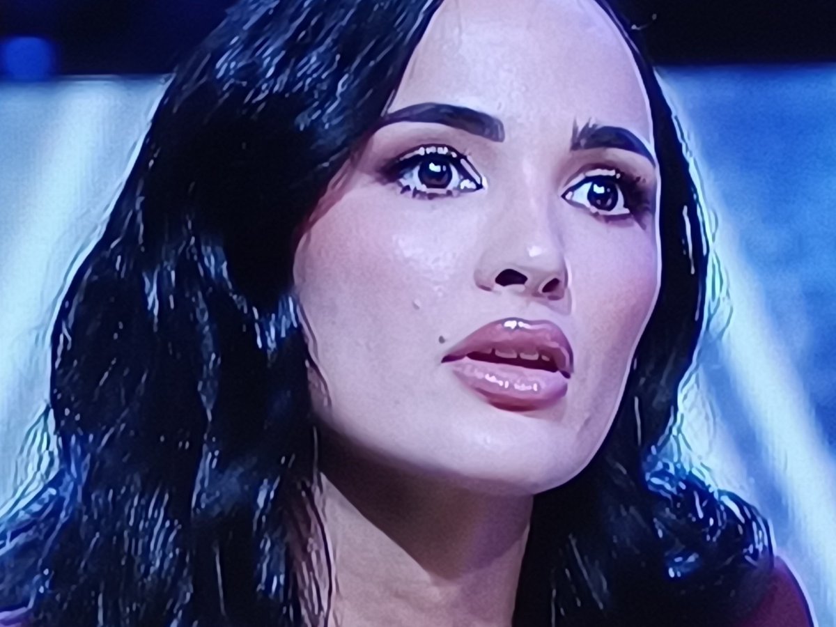 El testimonio de Claudia Bavel está lleno de contradicciones la verdad que resulta muy poco creíble.
#DeViernes