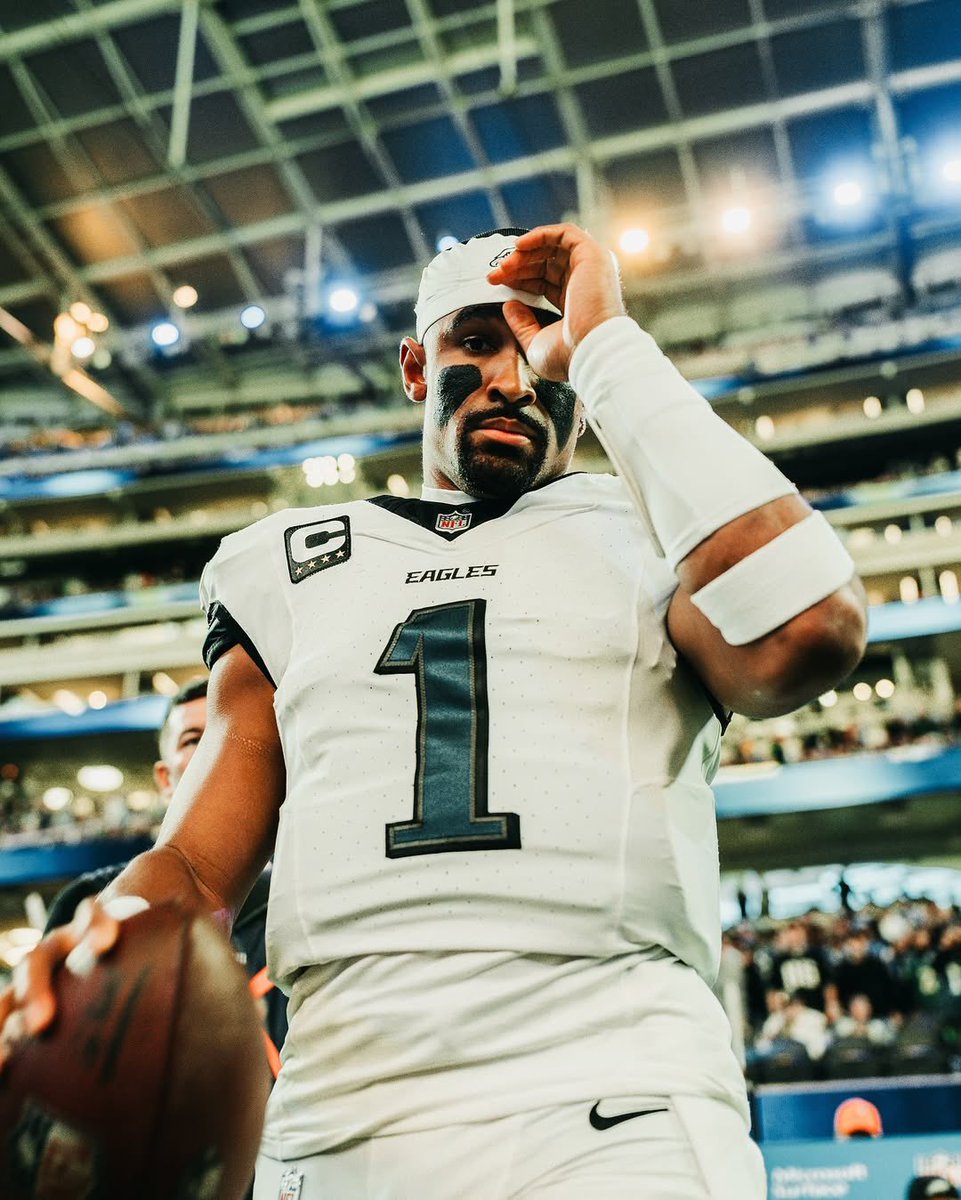 FemmeItForward's tweet photo. Raise your hand if you’ll be tuned into the Super Bowl this weekend… and not just for the game. Hi #JalenHurts
🙂🥳🏈
😍 #BeautyOfTheWeek 😍
✨ #FemmeItForward ✨ https://t.co/2NwyQTLvEE