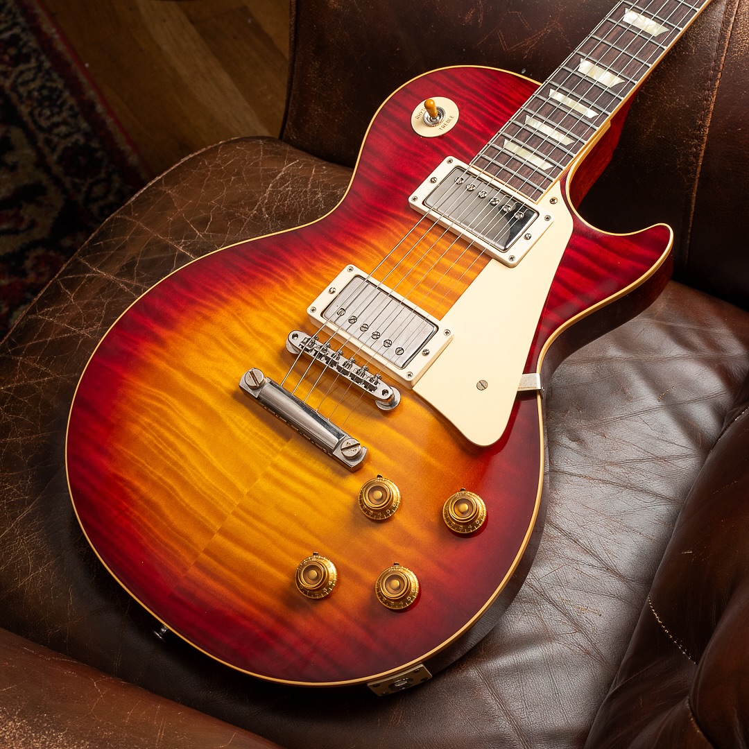 ChicagoMusicEx's tweet image. Longing for a fresh beat? Explore the newest arrivals at CME! From CME Exclusive @gibsonguitar Falcons to the cutting-edge effects from @thorpyfx, we've got it all! Find your perfect gear online, via the CME App or pop in for a visit today! bit.ly/3sq0cd8 #CME #NewGear