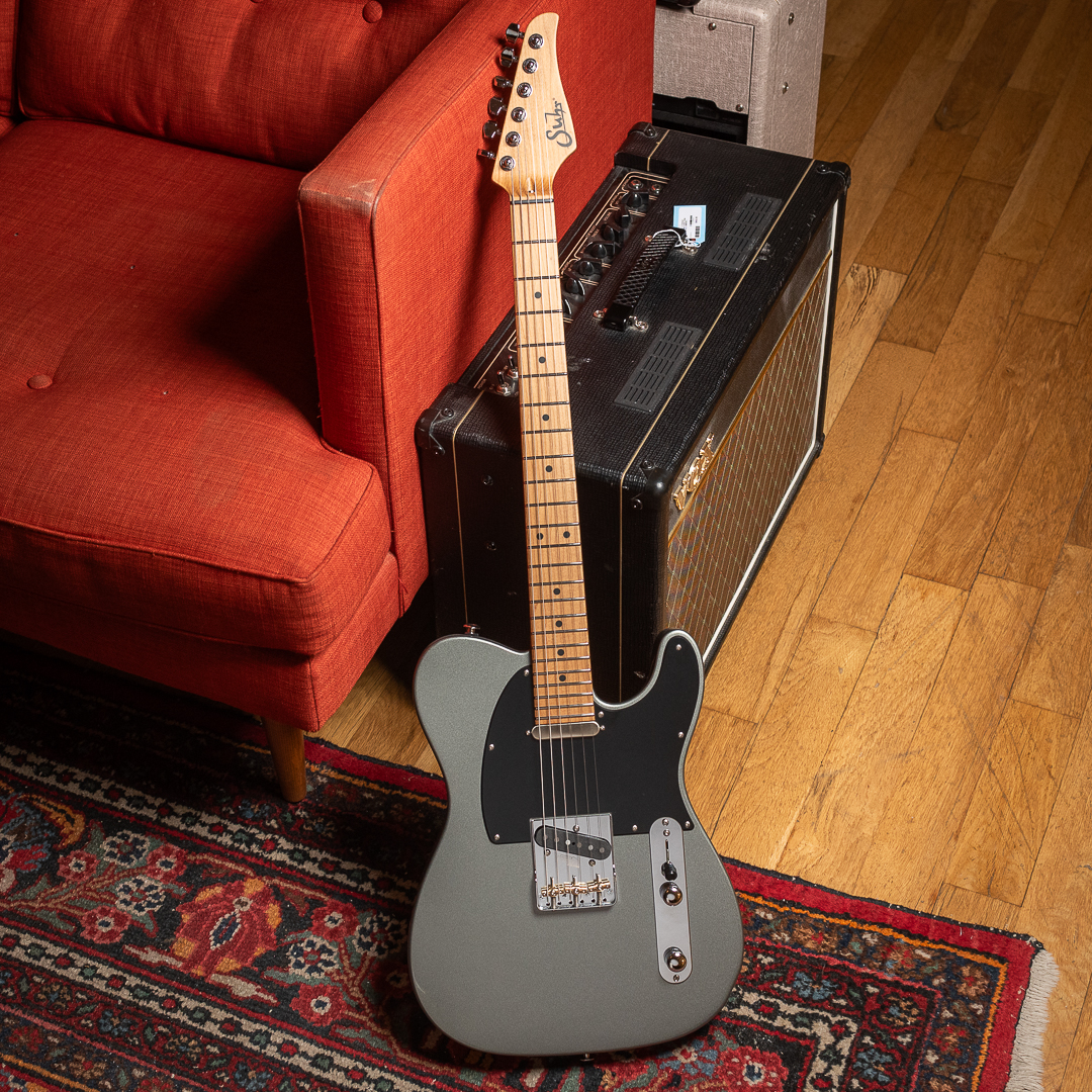 ChicagoMusicEx's tweet image. Longing for a fresh beat? Explore the newest arrivals at CME! From CME Exclusive @gibsonguitar Falcons to the cutting-edge effects from @thorpyfx, we've got it all! Find your perfect gear online, via the CME App or pop in for a visit today! bit.ly/3sq0cd8 #CME #NewGear