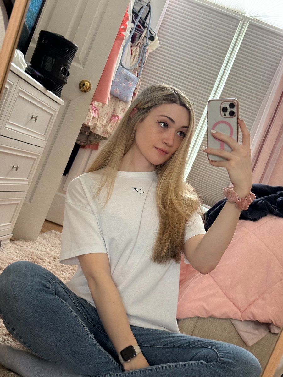 michellexotters's tweet photo. Just my boring causal everyday look https://t.co/G9wjiImsev