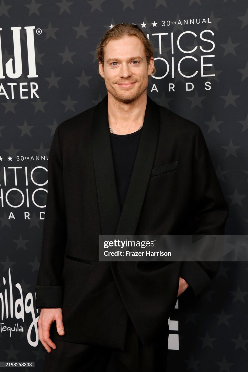 Another photo of Sam looking handsome on the #CriticsChoiceAwards red carpet!