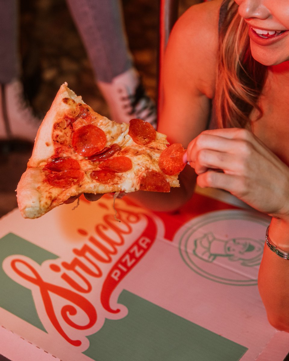 Neon lights, late nights, and a pizza slice to top it off. ✨🍕

Book your stay: mgm.newyorknewyork.com/3cn7vm79