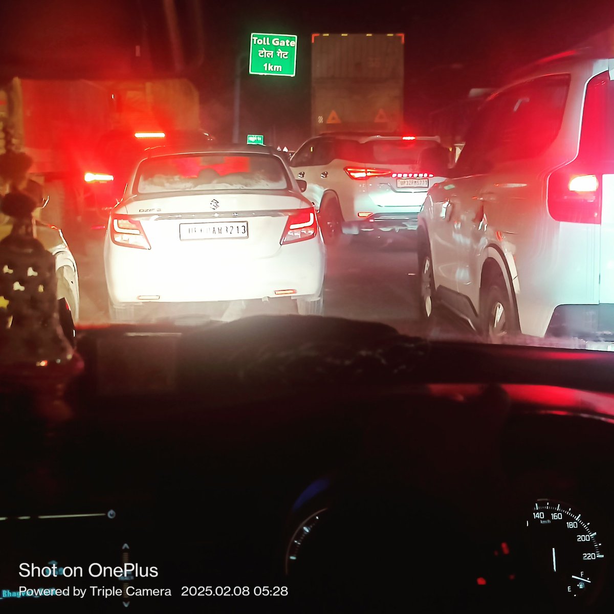 ashish20in's tweet photo. Toll plaza jam on lucknow raebarelli road in early morning  #mahakumbh #nhai #trafficjam #tollplaza https://t.co/ZTXZscwaa2