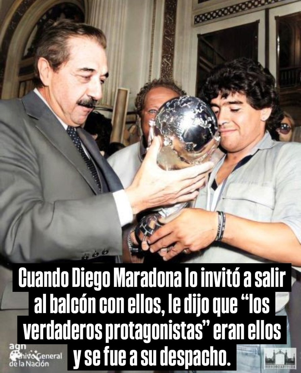 Veo como entre libertarios y kirchneristas se tironean para usufructuar la imagen de un futbolista y recuerdo que Alfonsín fue TAN GRANDE, que tuvo la humildad de dejarles el balcón de la Rosada a los Campeones del 86 sin buscar ningún rédito político.