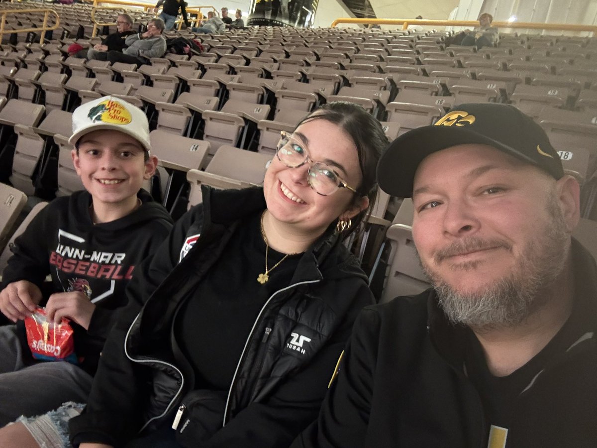 RasmussenRod's tweet photo. Beat them Huskers baby…. #fightforiowa
#wrestletownusa. https://t.co/tBx9O1eyc3